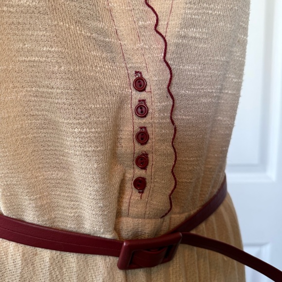 VINTAGE adorable cream midi dress with red piping and belt S M pleated V neck - Picture 9 of 14